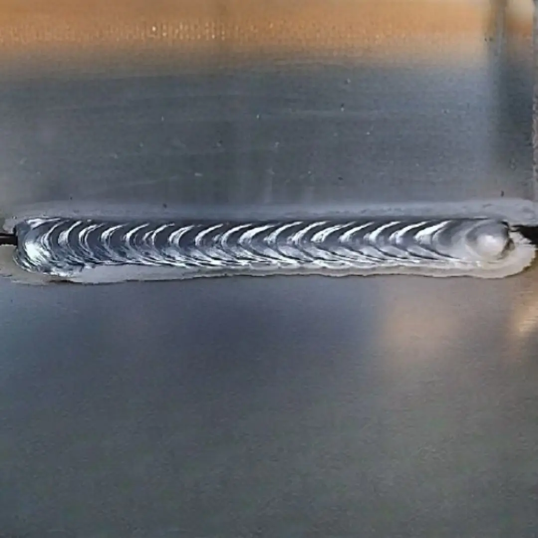 Uniform weld bead on a metal plate